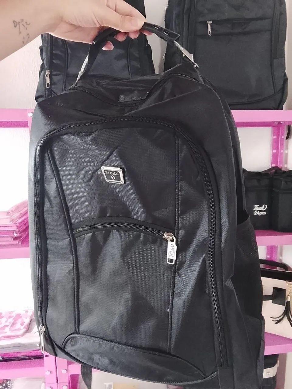 Mochilas espaçosa  - Foto 3