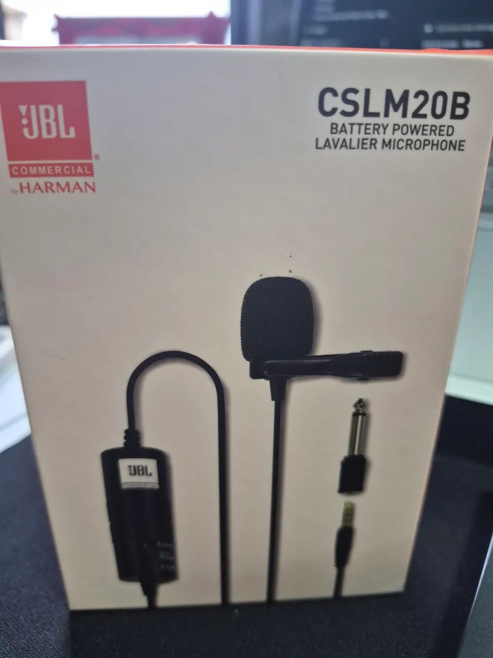 MICROFONE DE LAPELA JBL NA CAIXA