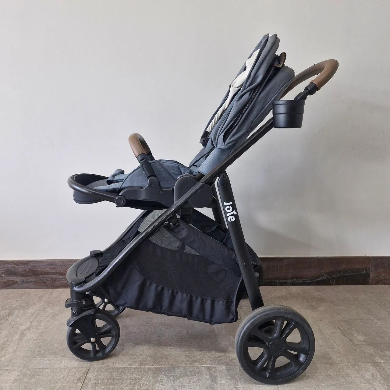 Carrinho de Bebê importado 3 x 1 com moisés e bebê conforto