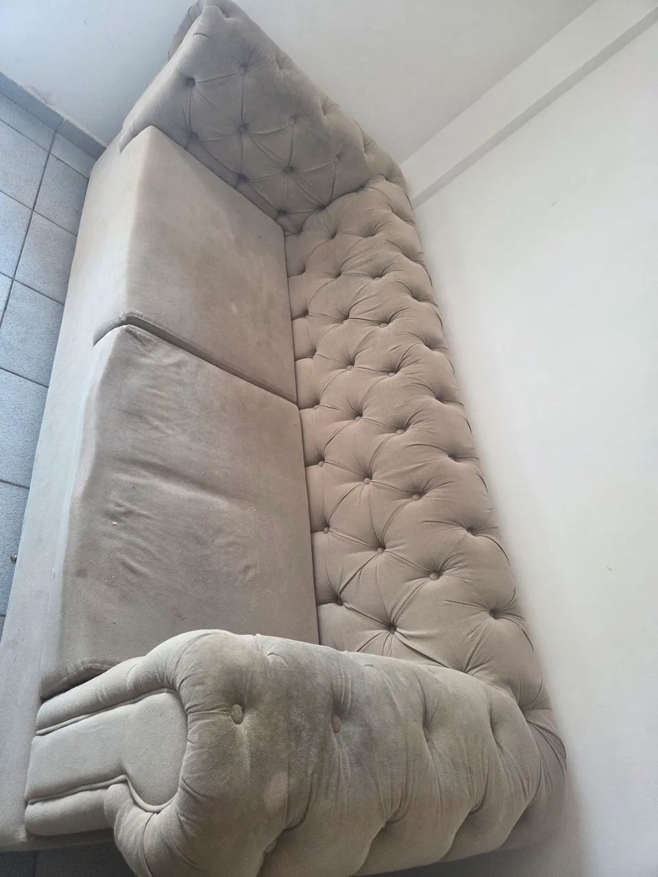 Sofa cheterfield em camuca - Foto 3