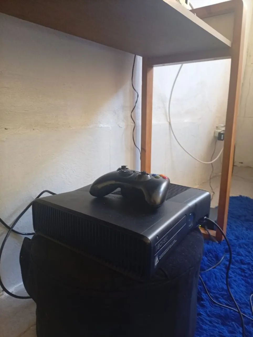 X box 360 com 2 controles  - Foto 2