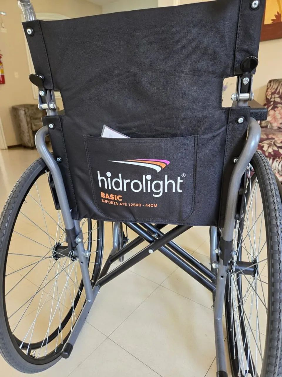 Vendo cadeira de rodas nova sem uso - Foto 2