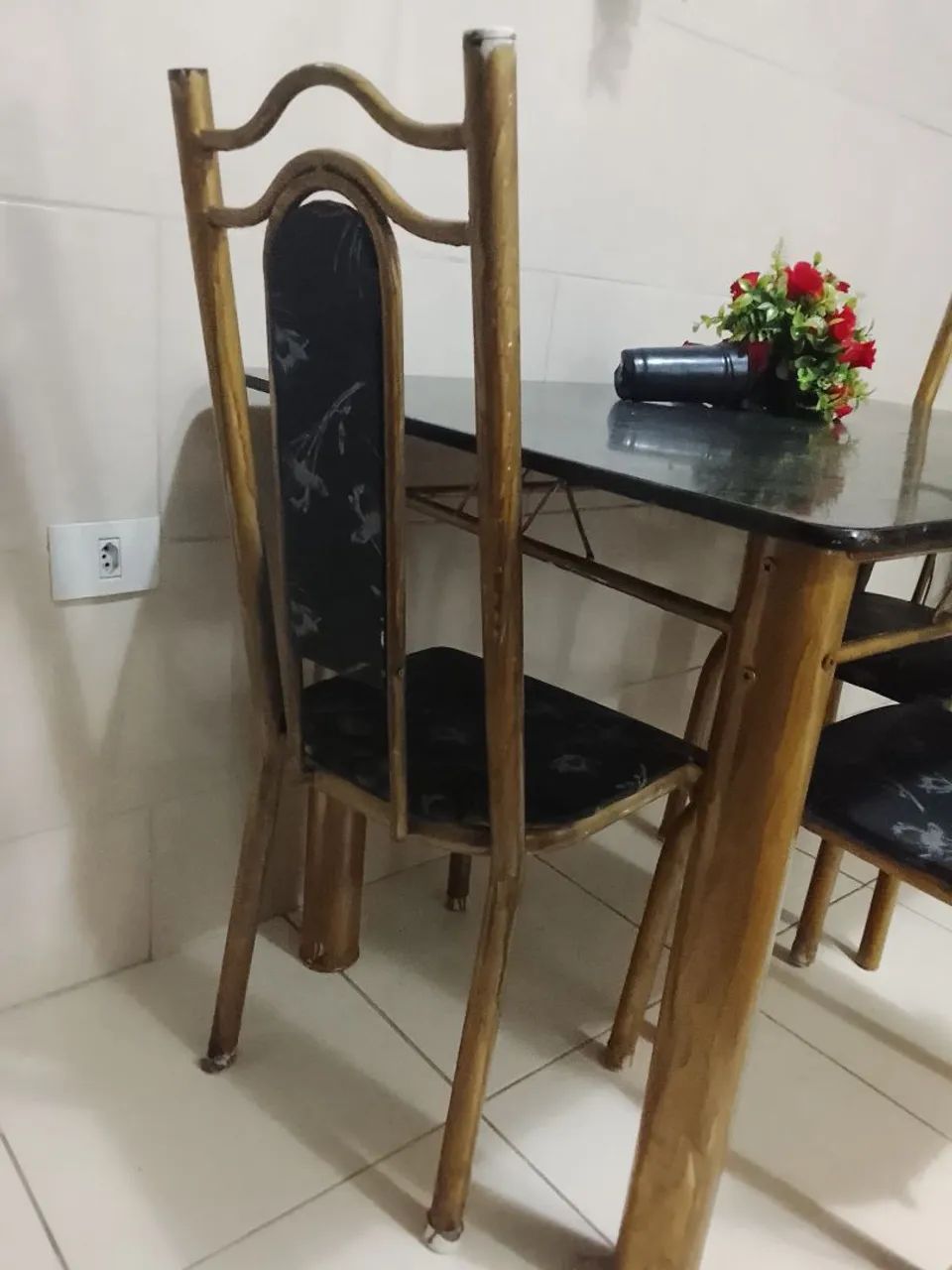 Mesa com 3 cadeiras  - Foto 2