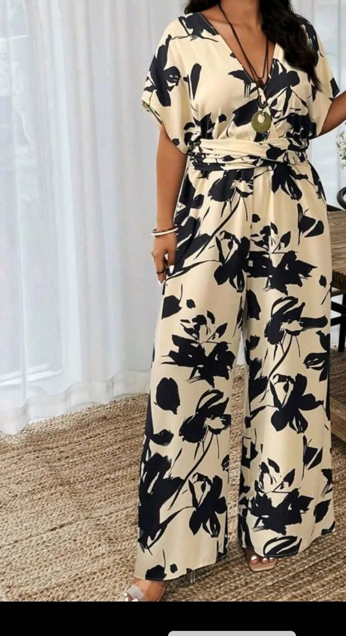 Macacão feminino plus size elegante 