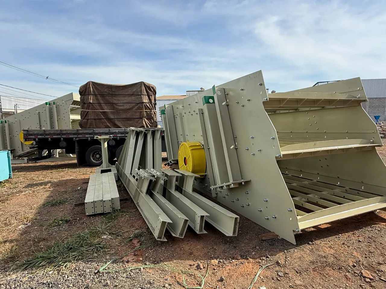Peneira vibratoria 5,00x2,00 / 3 decks ( padrão metso )