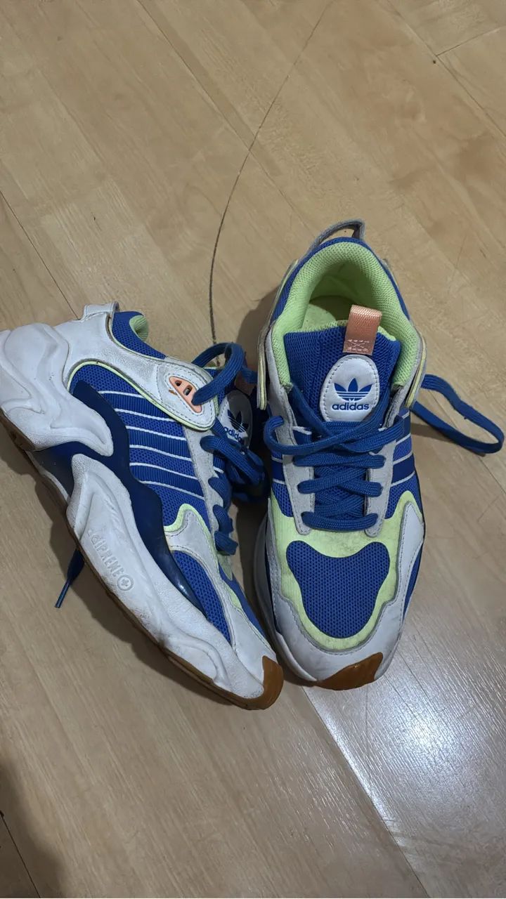 Tênis Adidas 