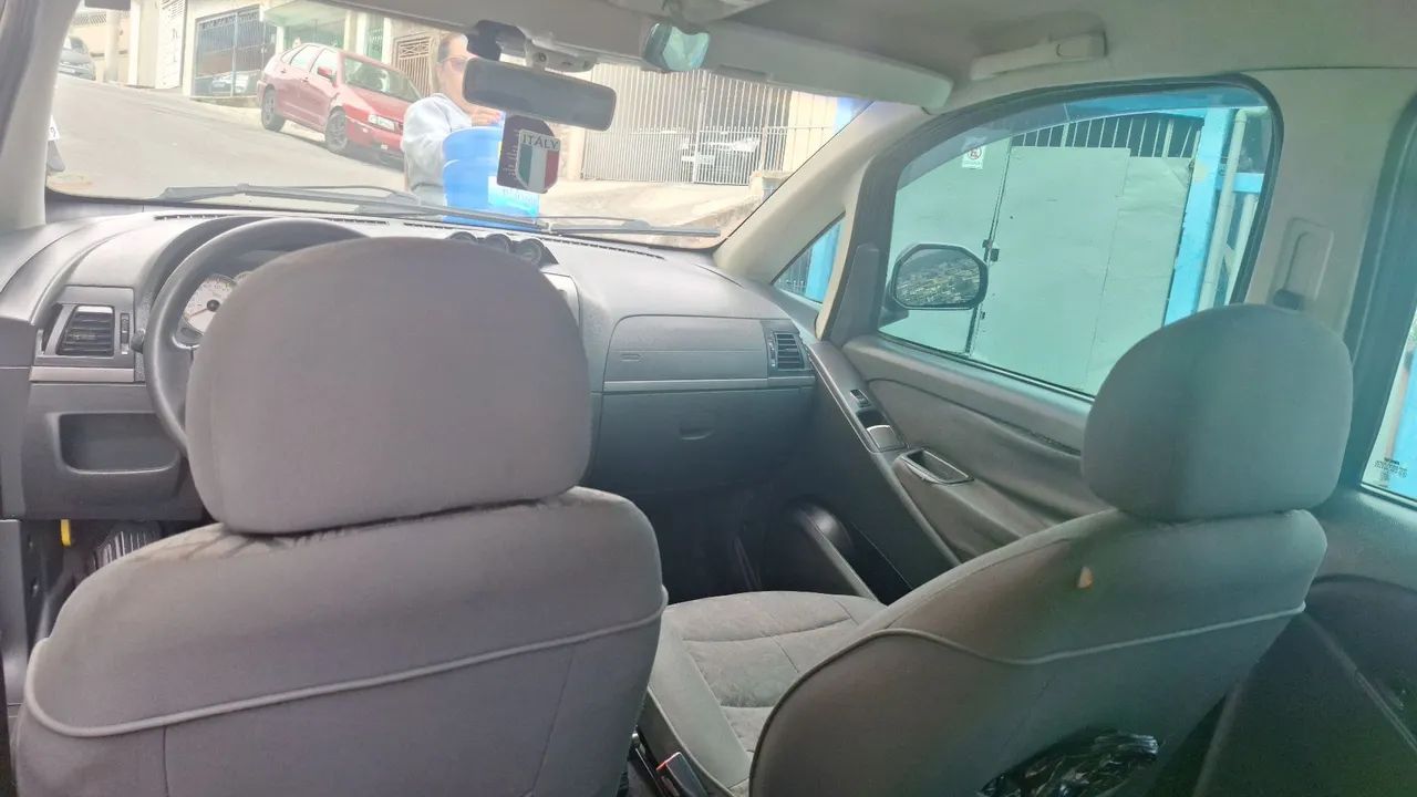 Fiat Idea Adv./ Adv.lock.dualogic 1.8 Flex 5P 2010 - Foto 4