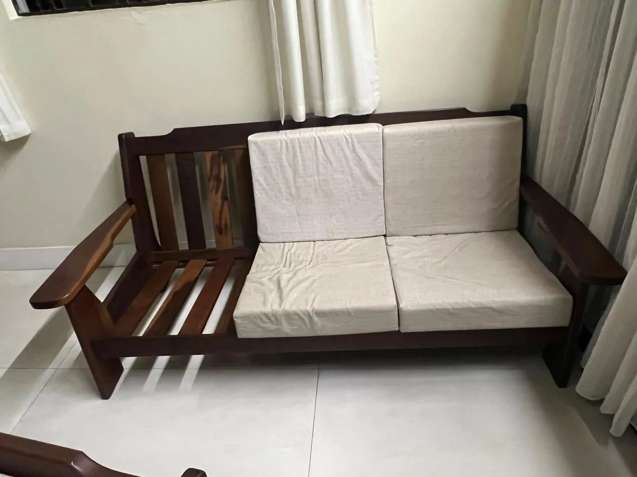 SOFÁ EMBUIA 3 LUGARES 