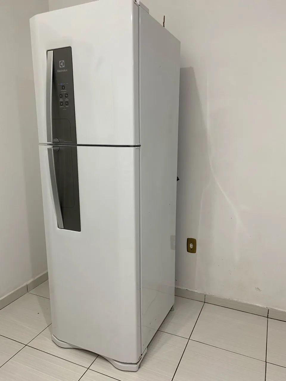 VENDO GELADEIRA ELETROLUX DF80 - USADA  - Foto 2