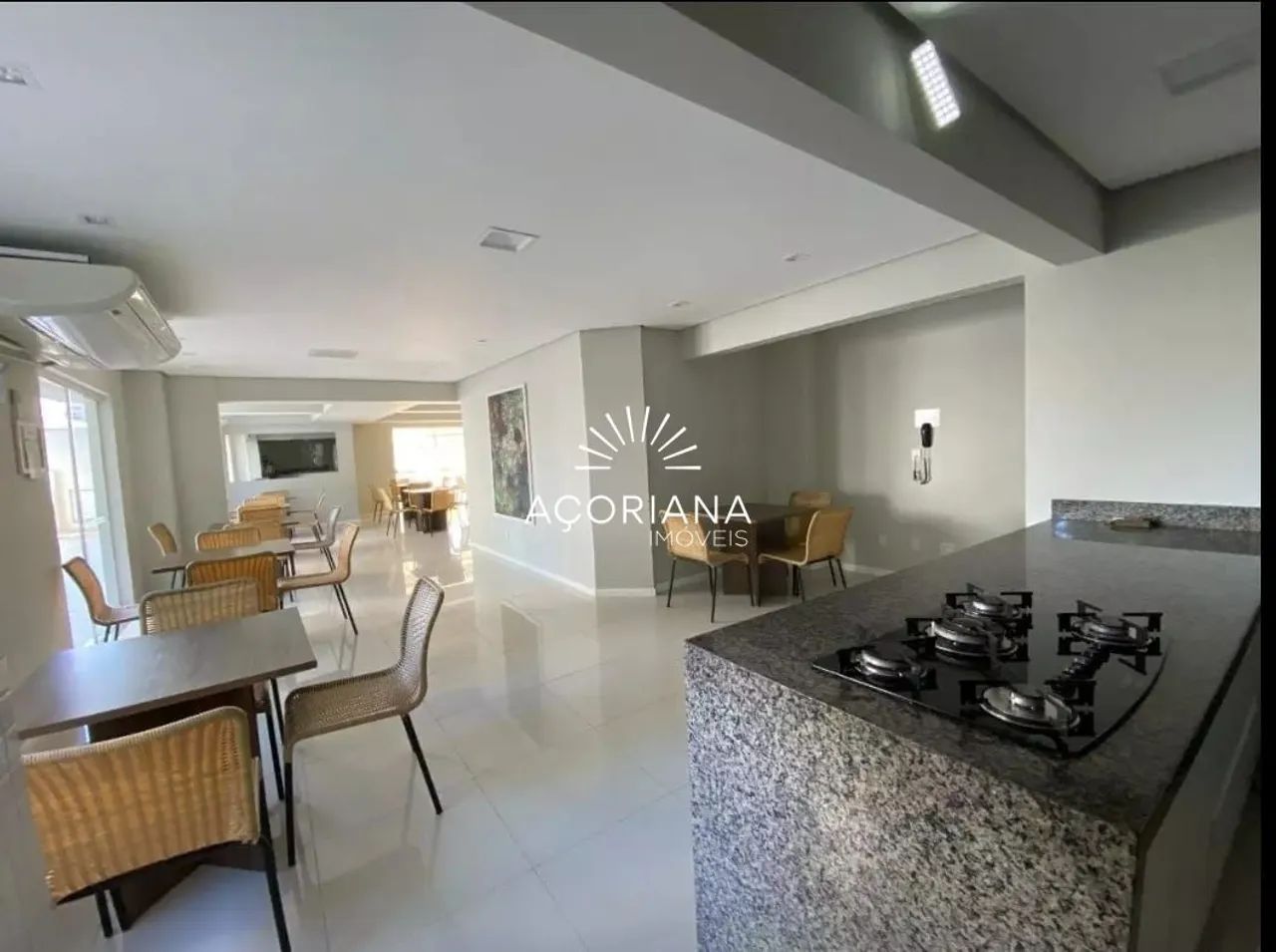 Apartamento à Venda no Itacorubi: 2 Quartos, Suíte, Sacada e Vaga - Foto 2