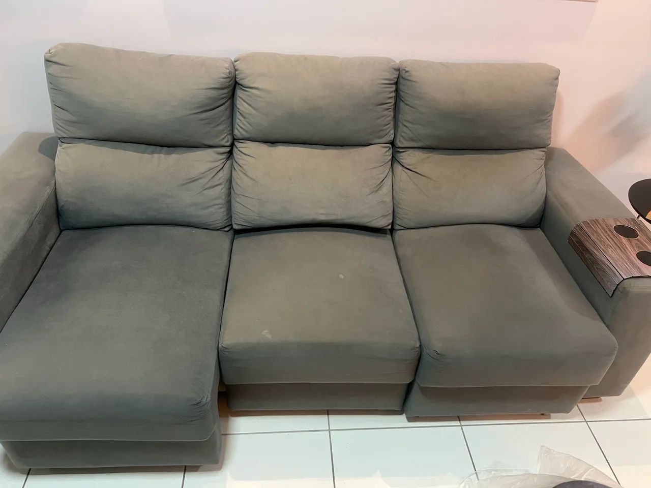 Sofá retrátil cinza 3 lugares - Foto 2