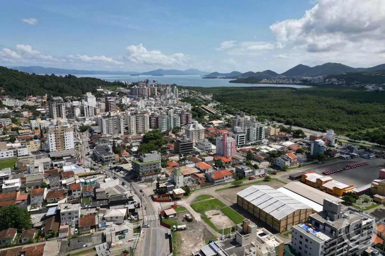 Aluguel de espaço comercial no bairro Trindade, Florianópolis