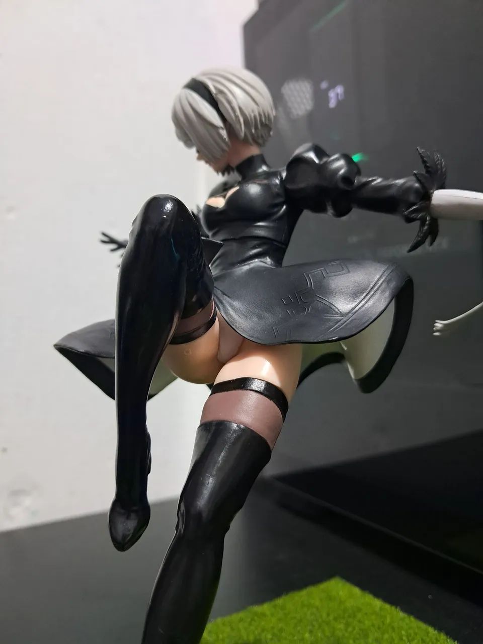 Action Figure Nier: Automata 2B 24cm - Foto 5