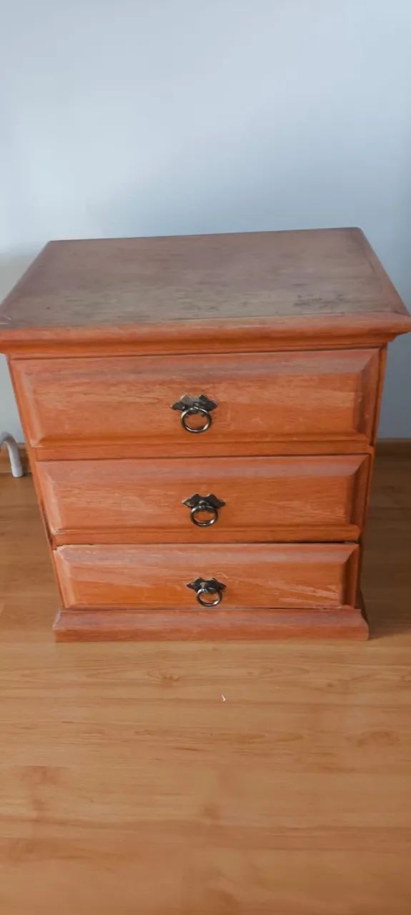 Mesa de Cabeceira em madeira