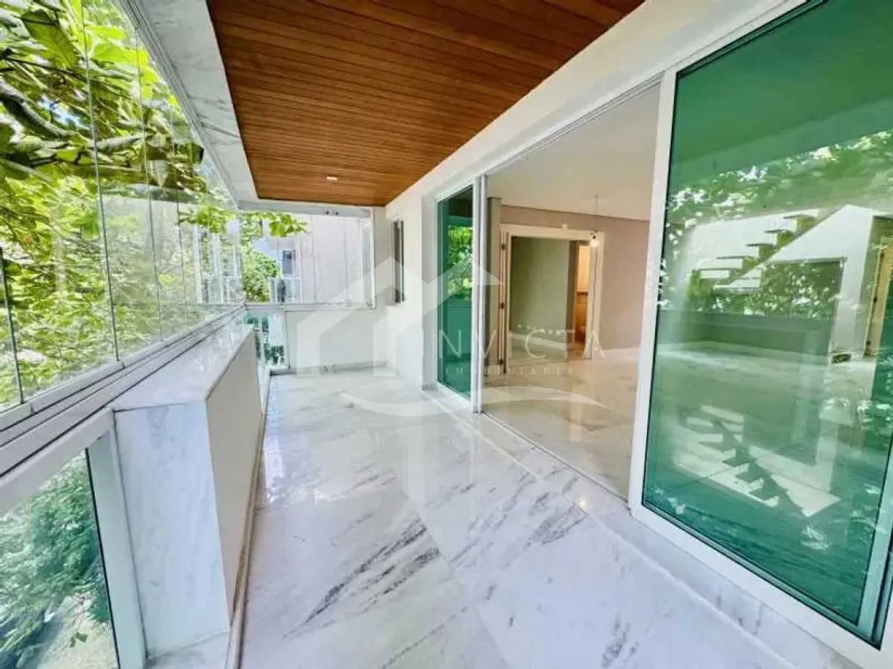 MARAVILHOSA COBERTURA DUPLEX PRÓXIMO A LAGOA