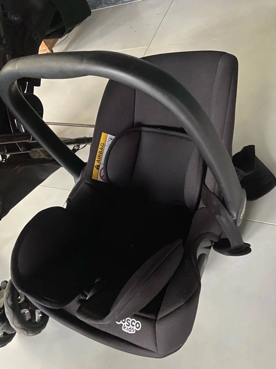 Carrinho de bebê com bebê conforto  - Foto 2