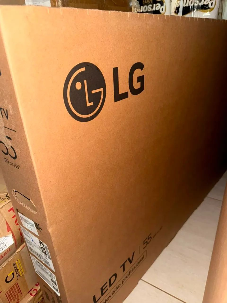 Tvs nova na caixa 