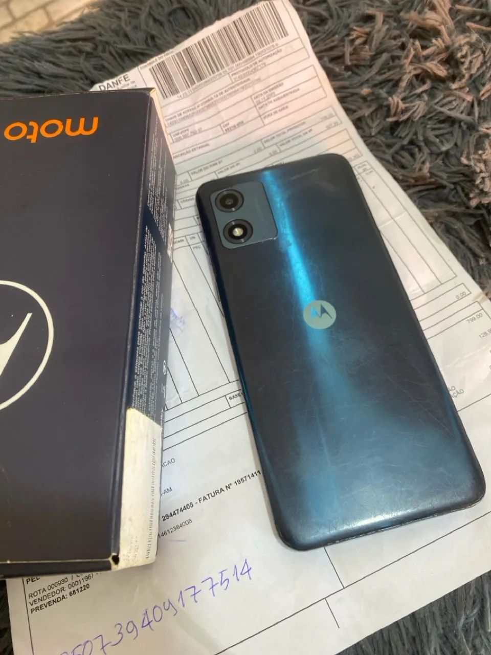VENDO E13,64GIGAS, COM NOTA,SEM TRINCOS, CONSERVADO, COM PELÍCULA, CABO DO CARREGADOR  - Foto 2