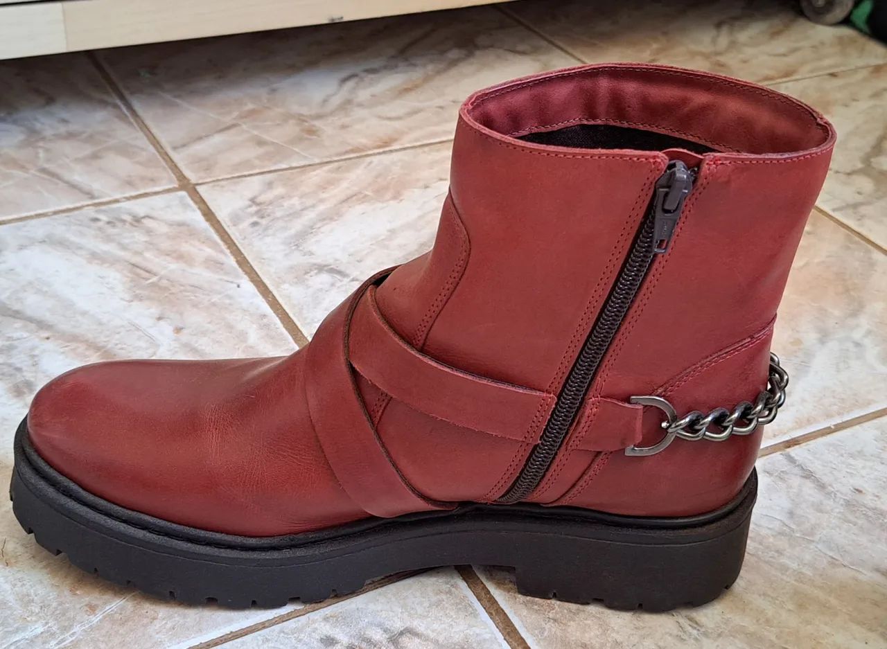 Bota de couro vermelha, tamanho 39 - Foto 2