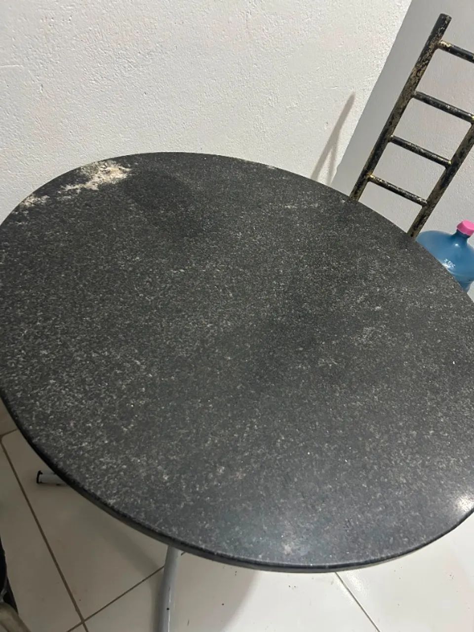 Mesa de mármore redonda com 4 cadeiras - Foto 3