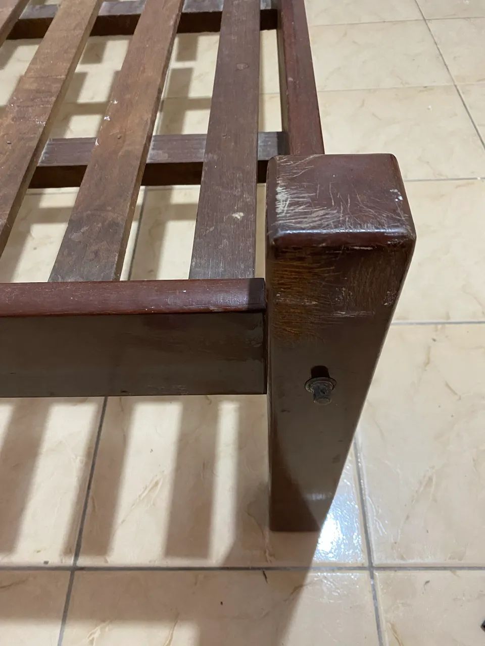 CAMA DE SOLTEIRO EM MADEIRA MACIÇA - SUPER RESISTENTE 