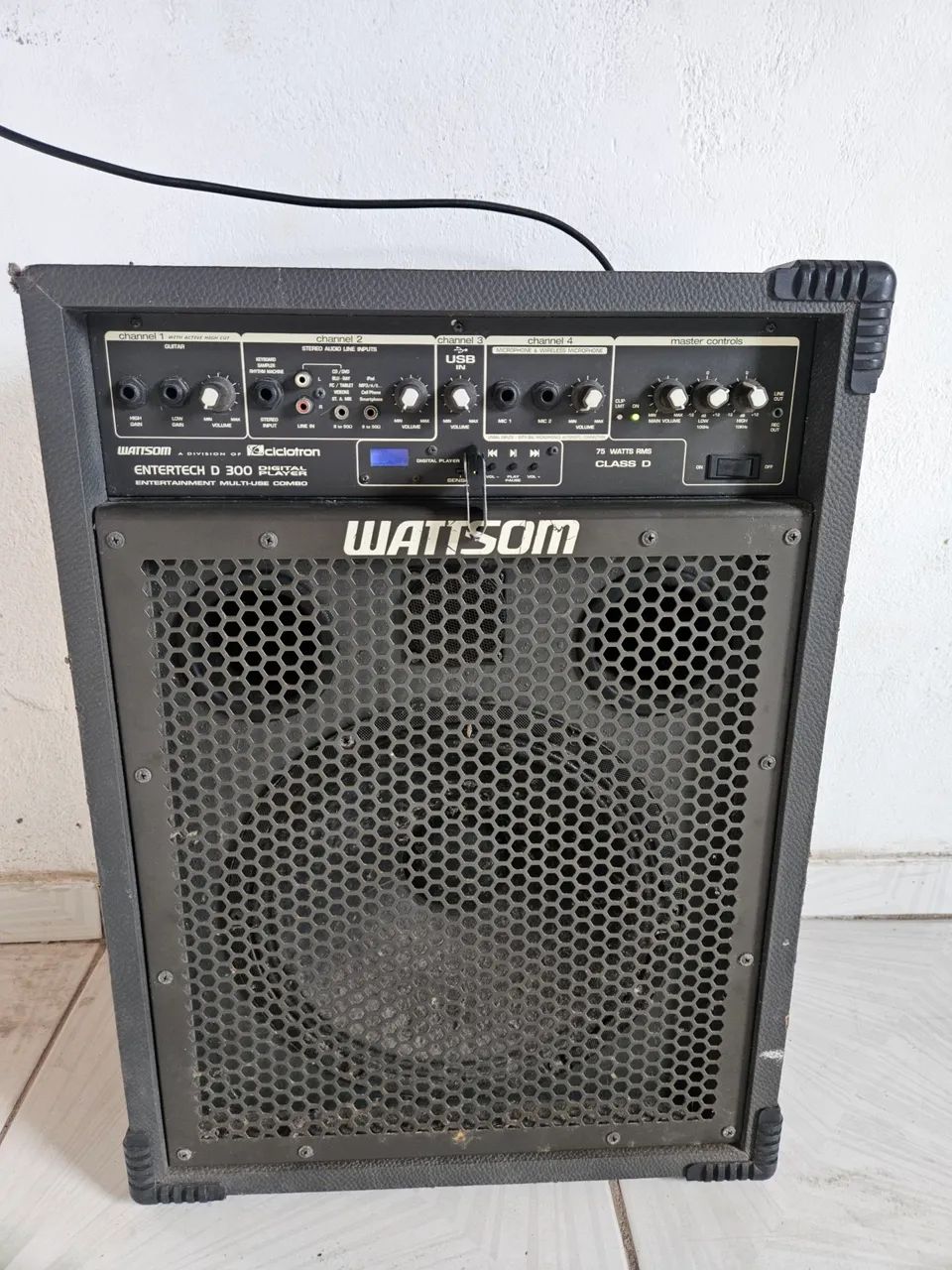 Caixa de som amplificada
