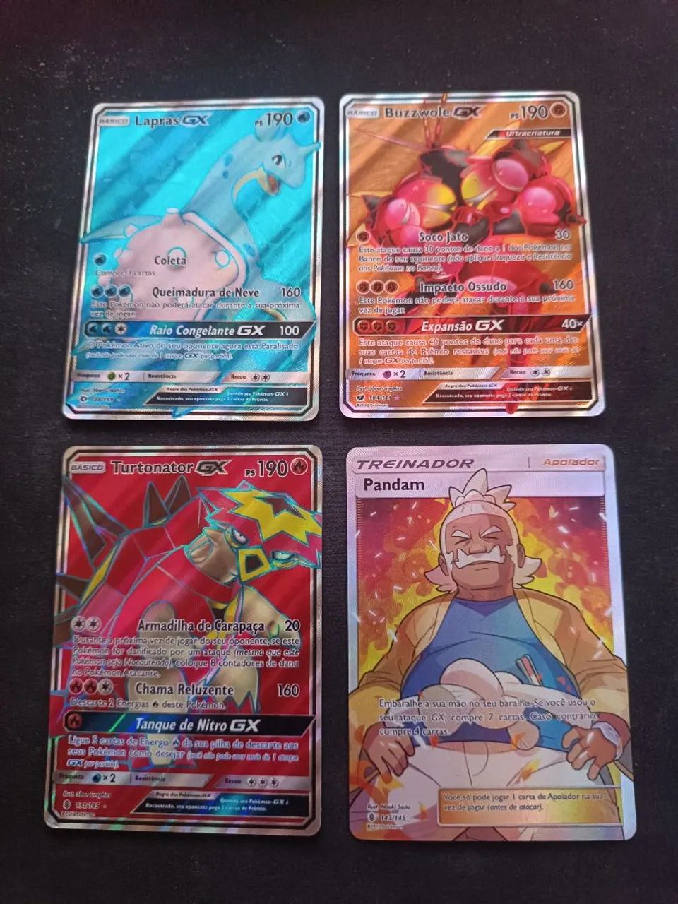 Cartas pokémon em alto relevo