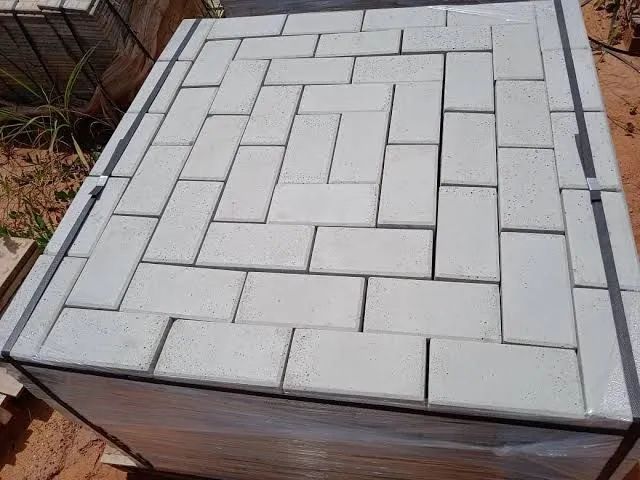 Forma de meio fio e intertravado 432958342641766401