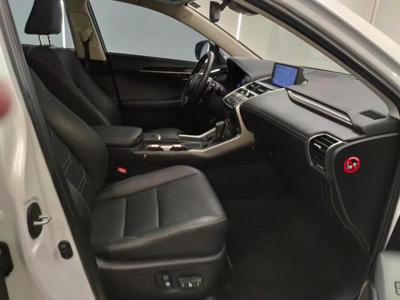 Lexus NX-300 H Luxury 2.5 16V Aut., foto 9 de 20