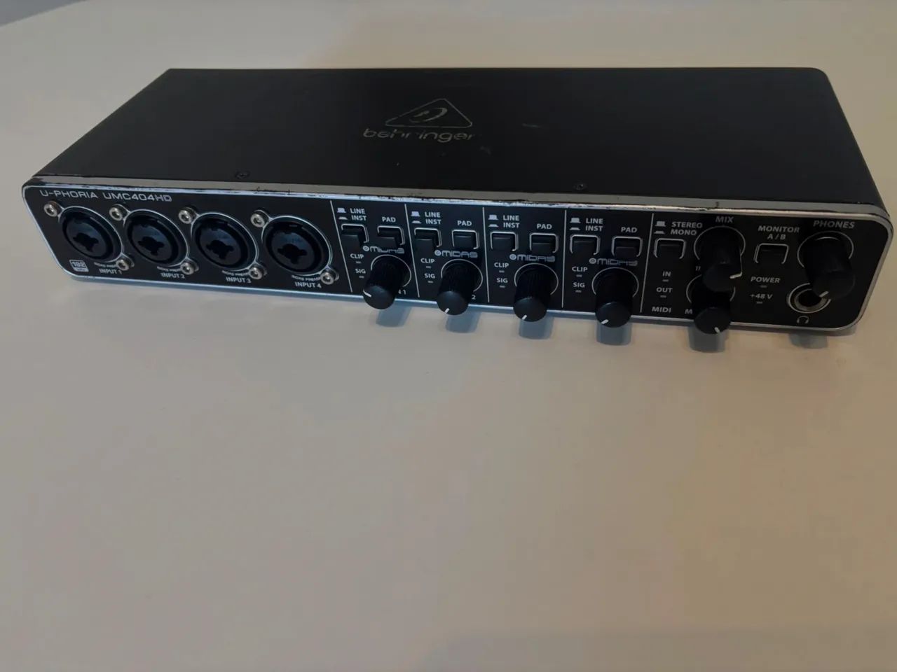 Interface de áudio behringer UMC404HD