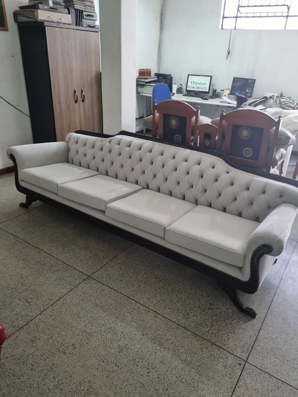 Sofá relíquia pata de leão 