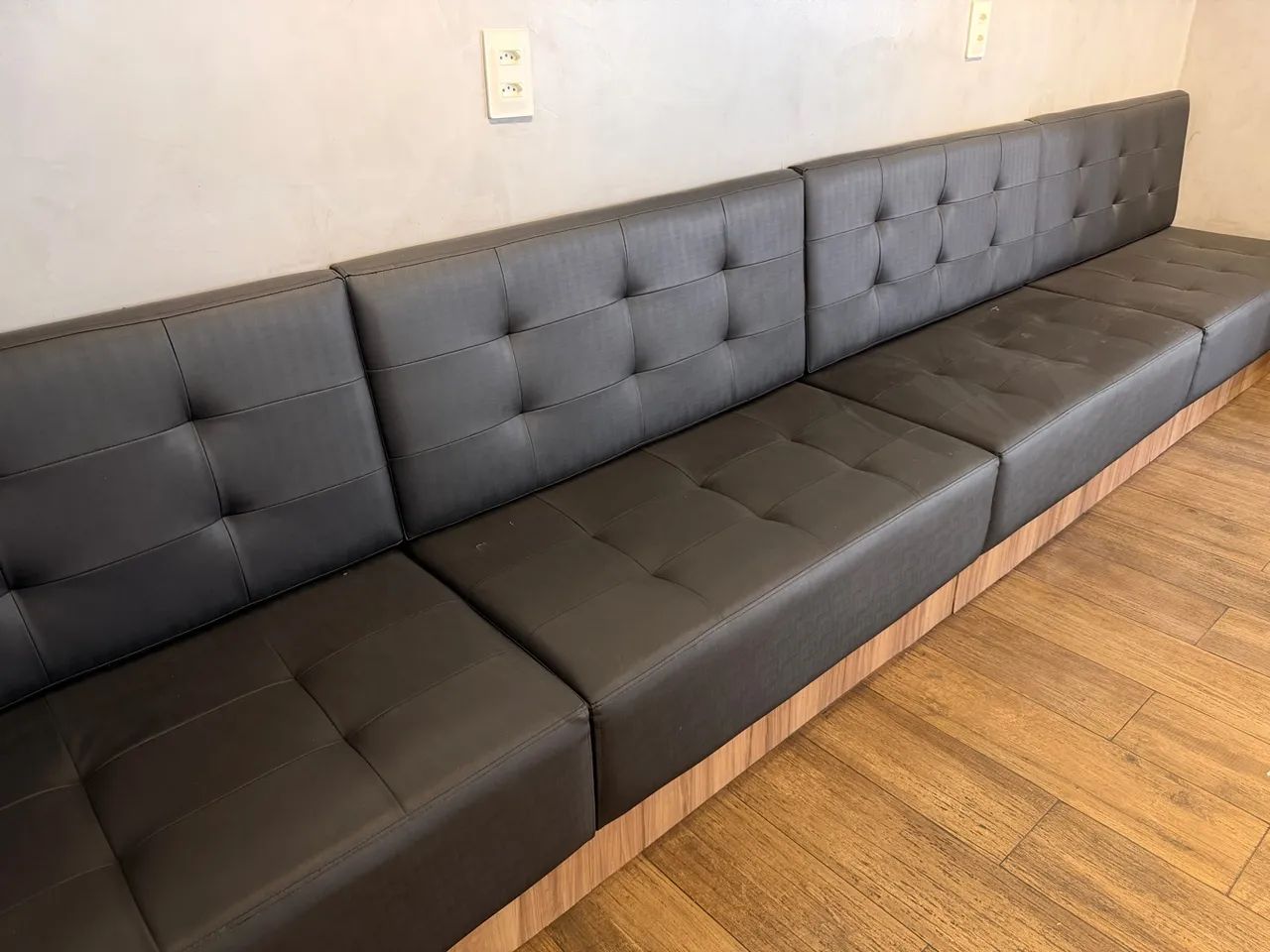 Sofá Planejado Desmontável para Recepção, restaurantes ou Comércio - Foto 2
