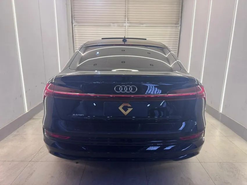 Audi E-Tron Performa. Black Aut. (elétrico) 2022 - Foto 4