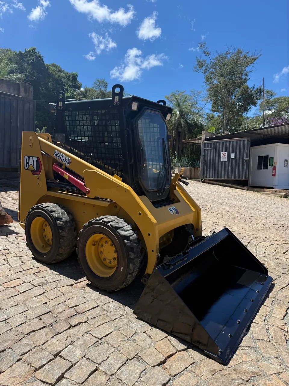Mini carregadeira caterpillar 226b ano 2023 - Foto 2