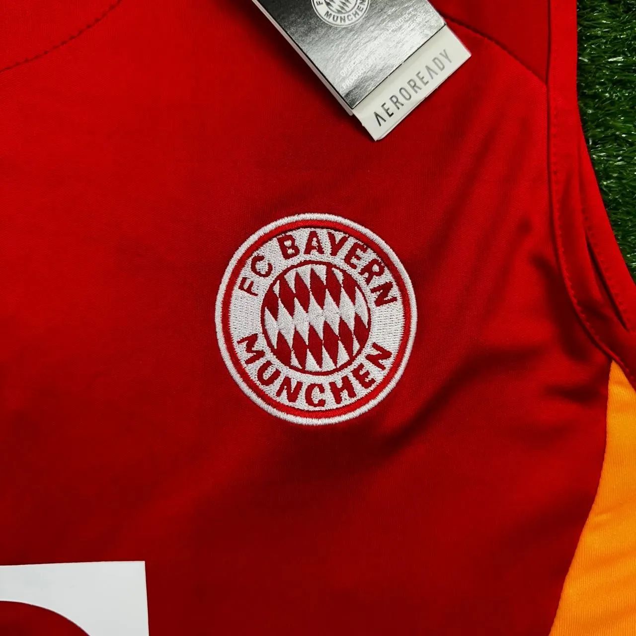 Kit Treino Bayern Munich Regata e Short com zíper  - Foto 5
