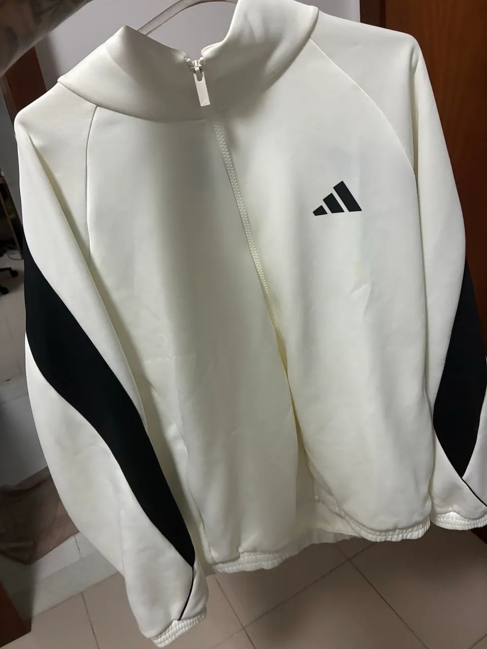 Casaco Adidas branco com listra preta - Foto 4