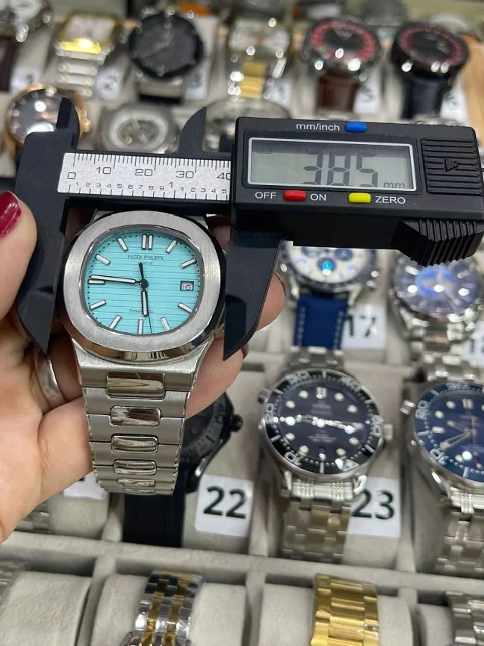 RELOGIO AUTOMATICO COM FUNDO DE VIDRO NOVO  - Foto 4