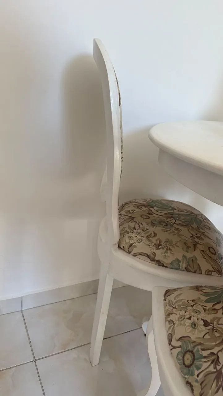 Conjunto cadeiras medalhão e mesa provençal  - Foto 5