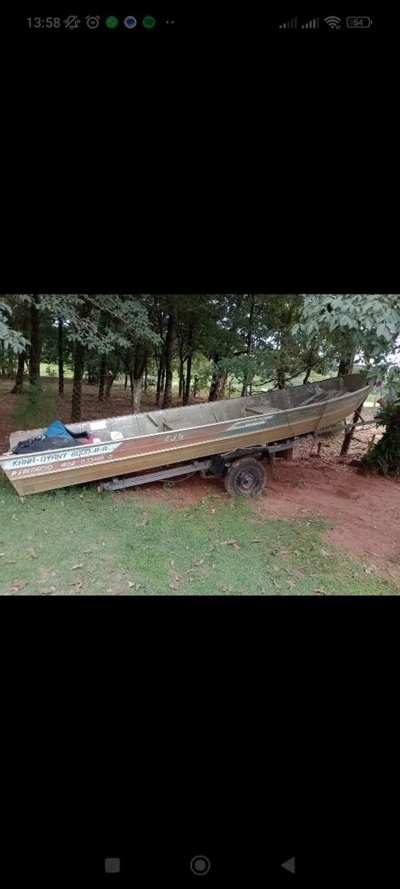 Vende-se Barco e motor 8HP
