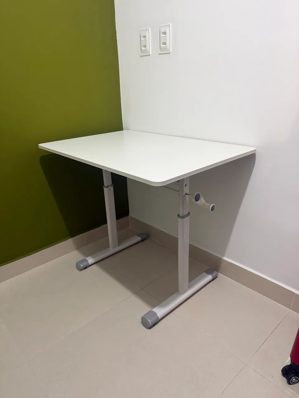 Mesa com altura regul ável - Foto 2