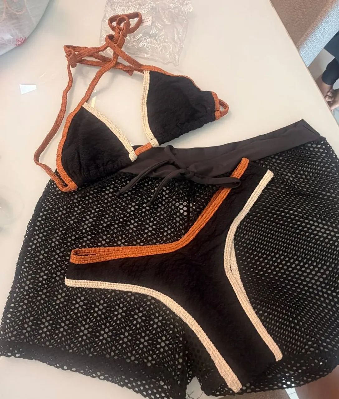Biquíni Preto Com Detalhes Marrom e Bege + Short Renda.