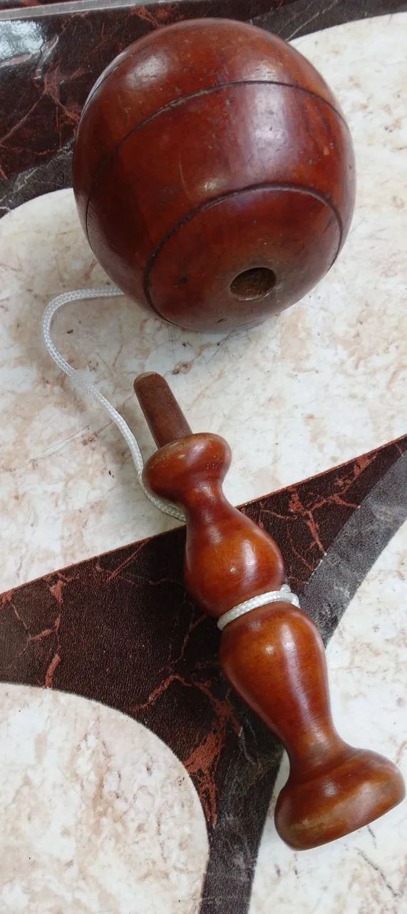 Bilboquê Brinquedo - RAIZ EM MADEIRA