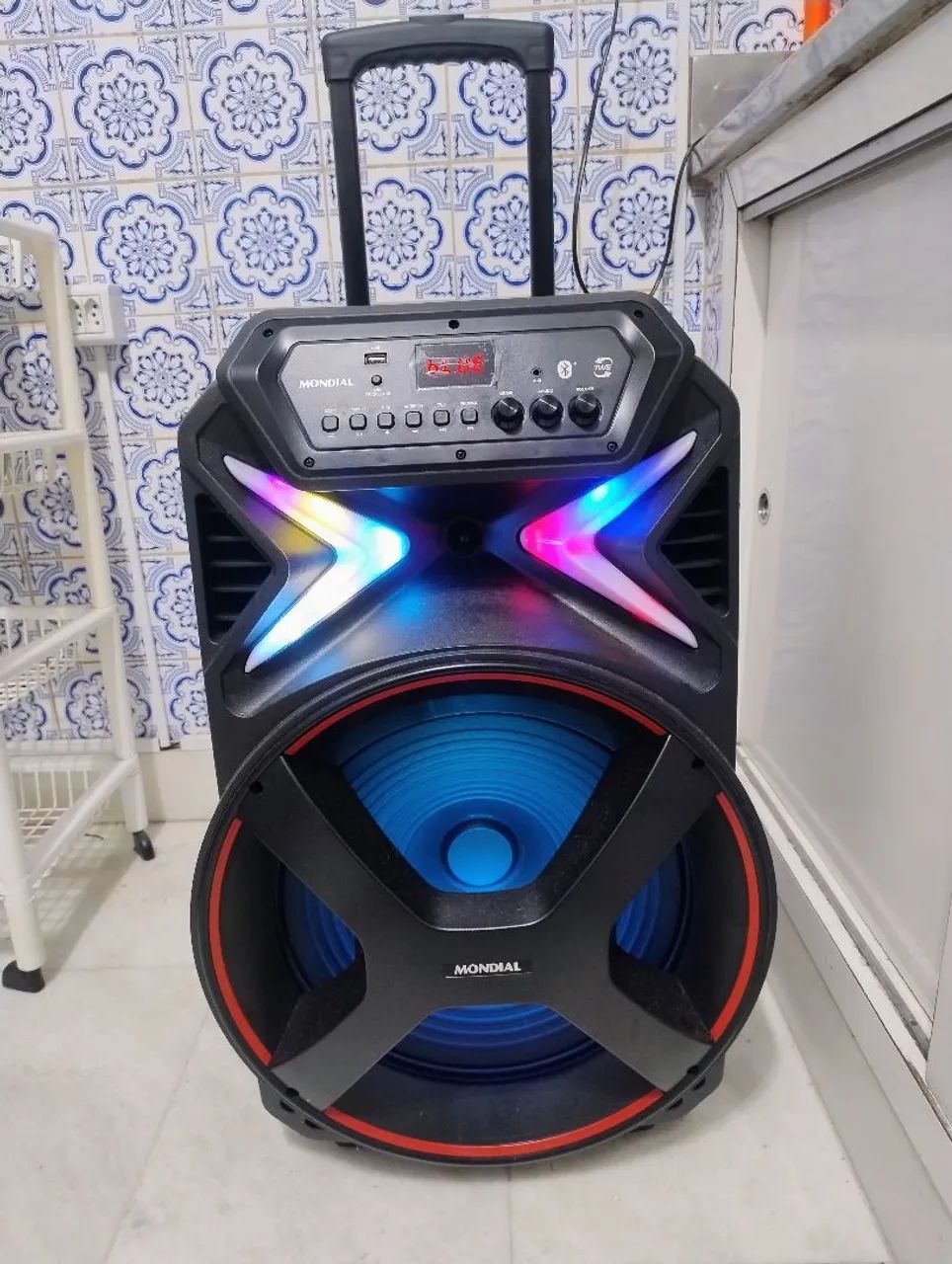 Vende se caixa de som bluetooth Cm700 com alto falante de 15 polegadas muito potente nova 