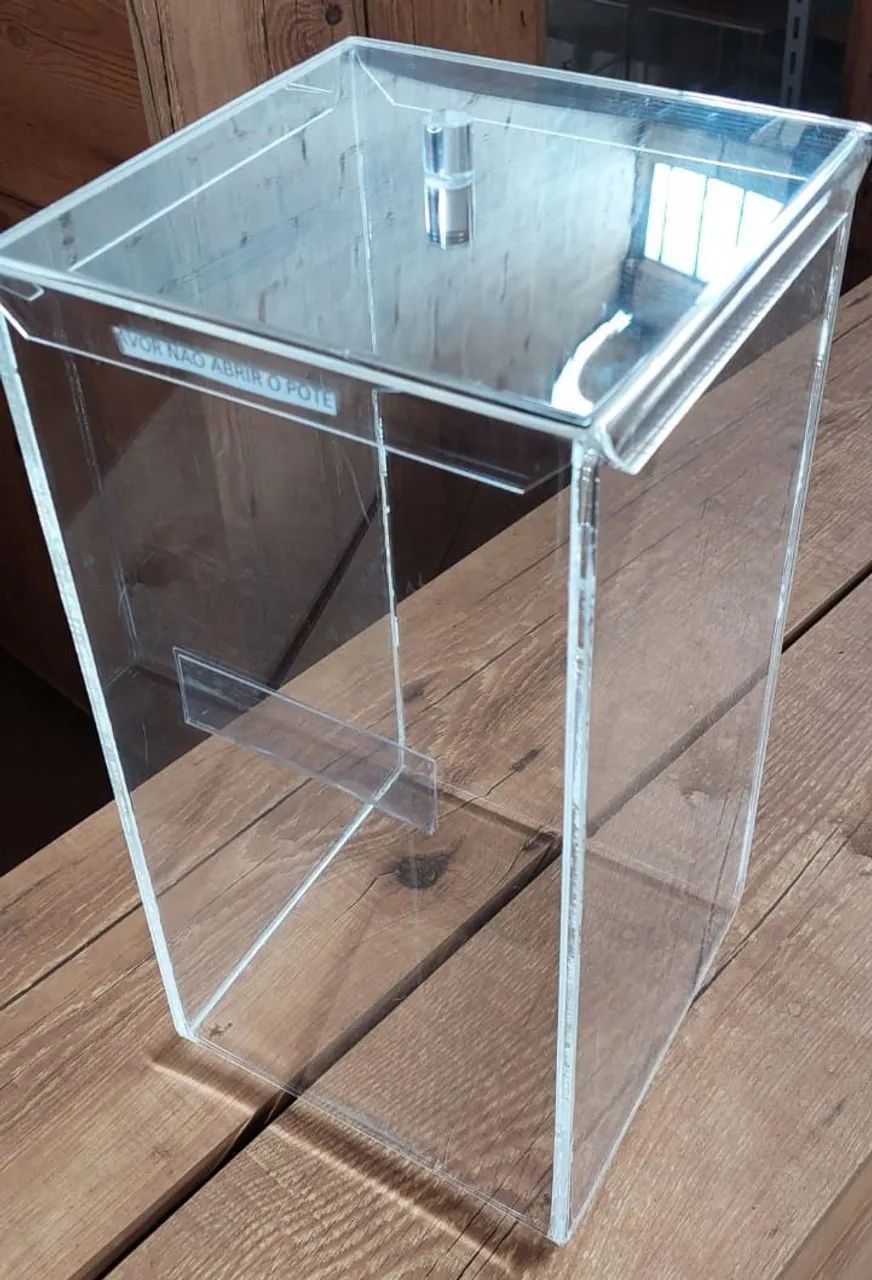 Potes em 100% acrílico com 4mm de espessura. 