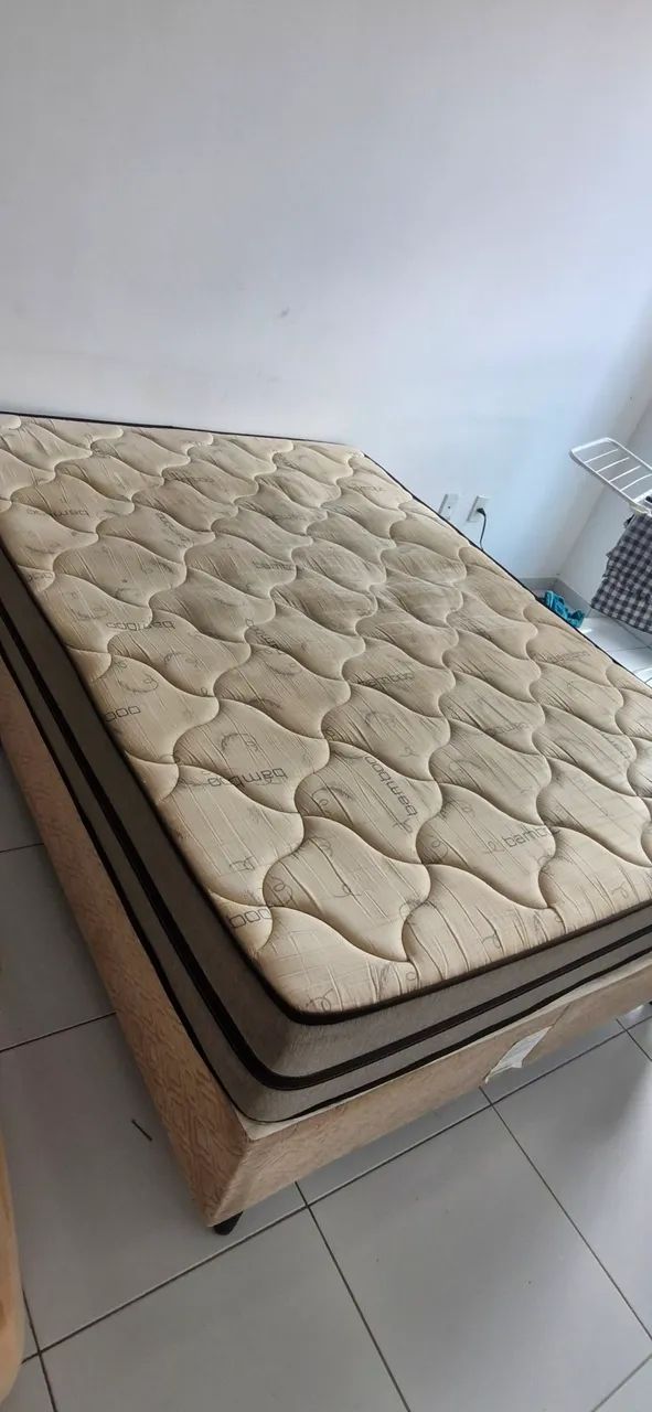 CAMA DE CASAL COM COLCHÃO DE MOLAS 