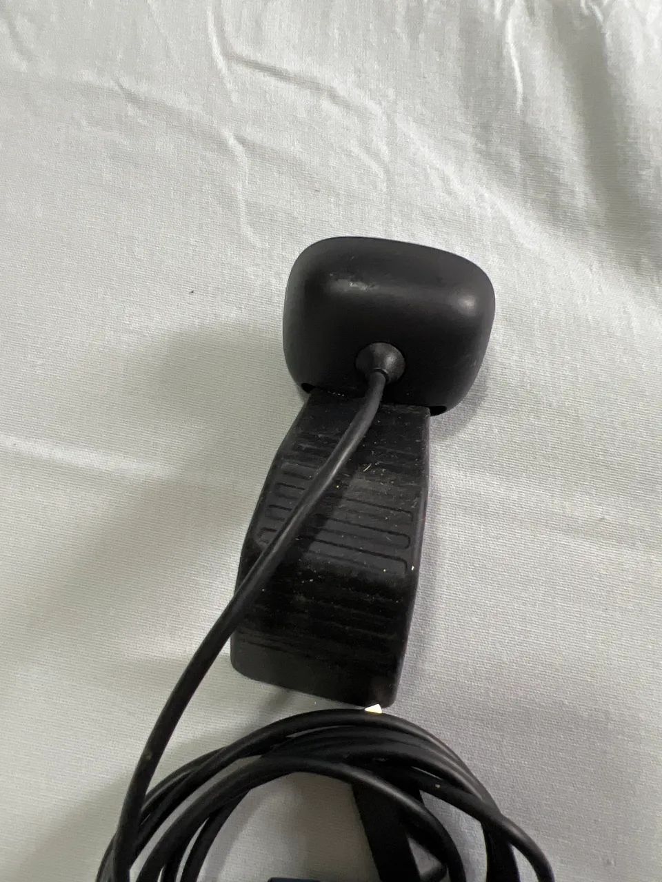 Esta é uma webcam preta Microsoft LifeCam HD-3000 com microfone embutido e conexão USB. - Foto 2
