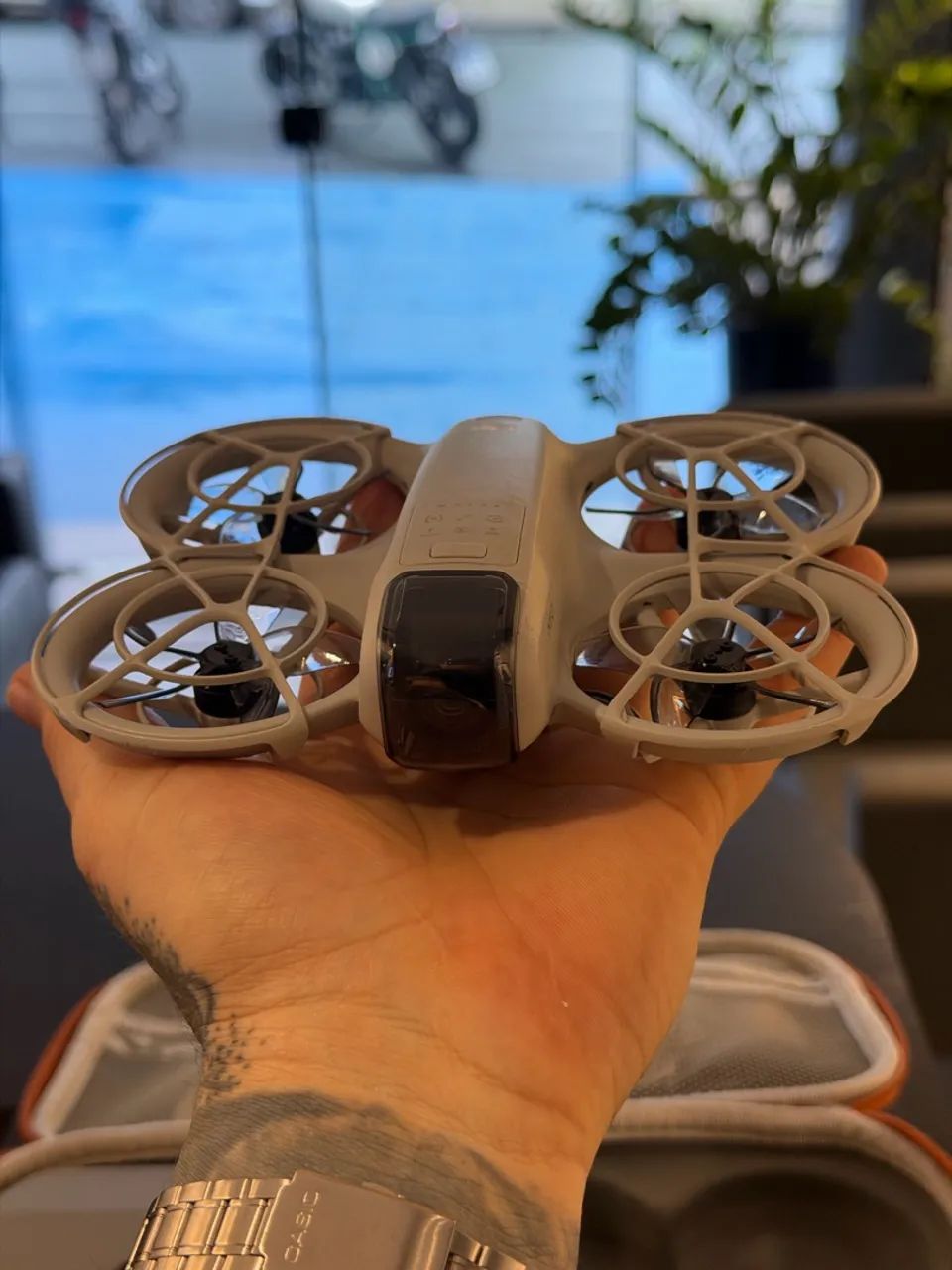 Drone dji neo completo com case, rádio e baterias - Foto 5