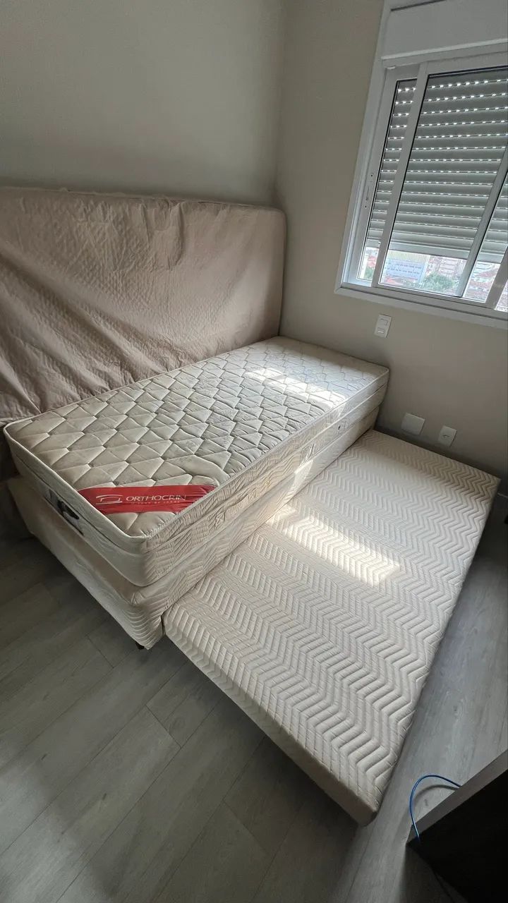 Cama de solteiro com cama lateral