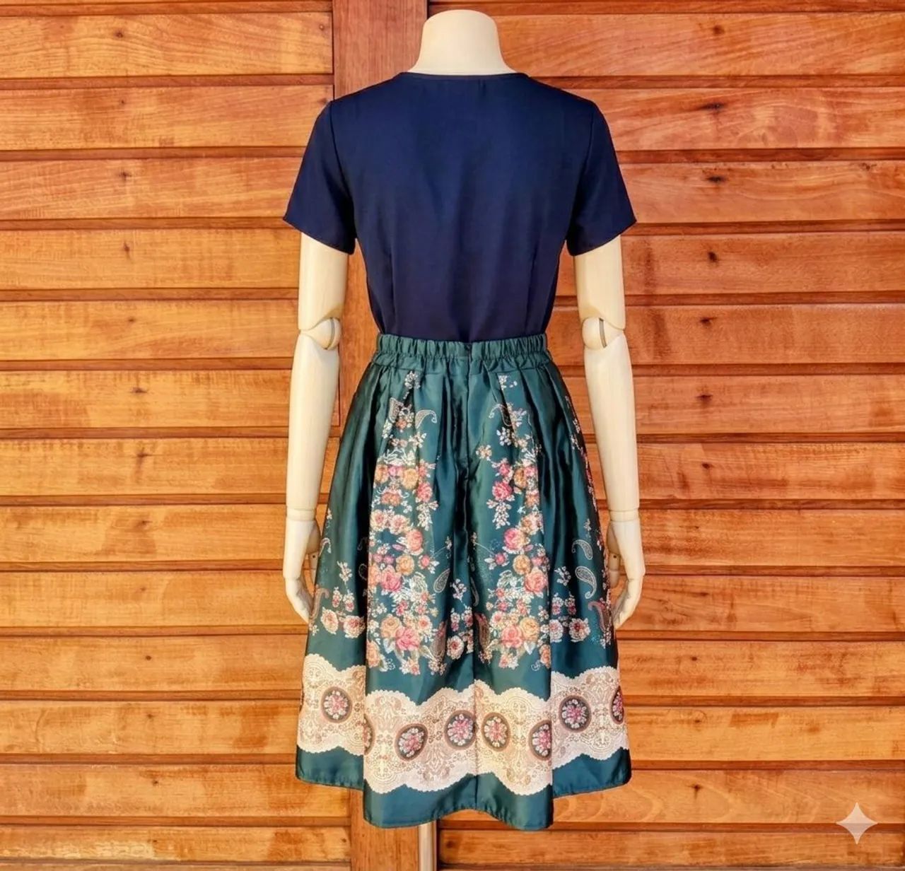 Saia vintage verde com estampa floral - praticamente nova  - Foto 3