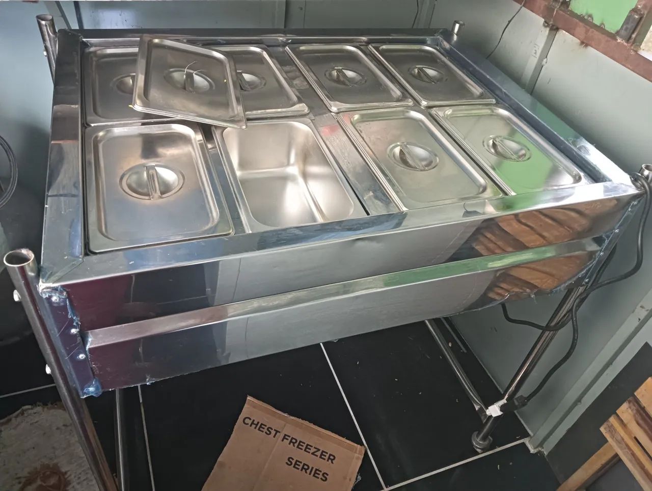 Buffet térmico, 8 cubas pequenas